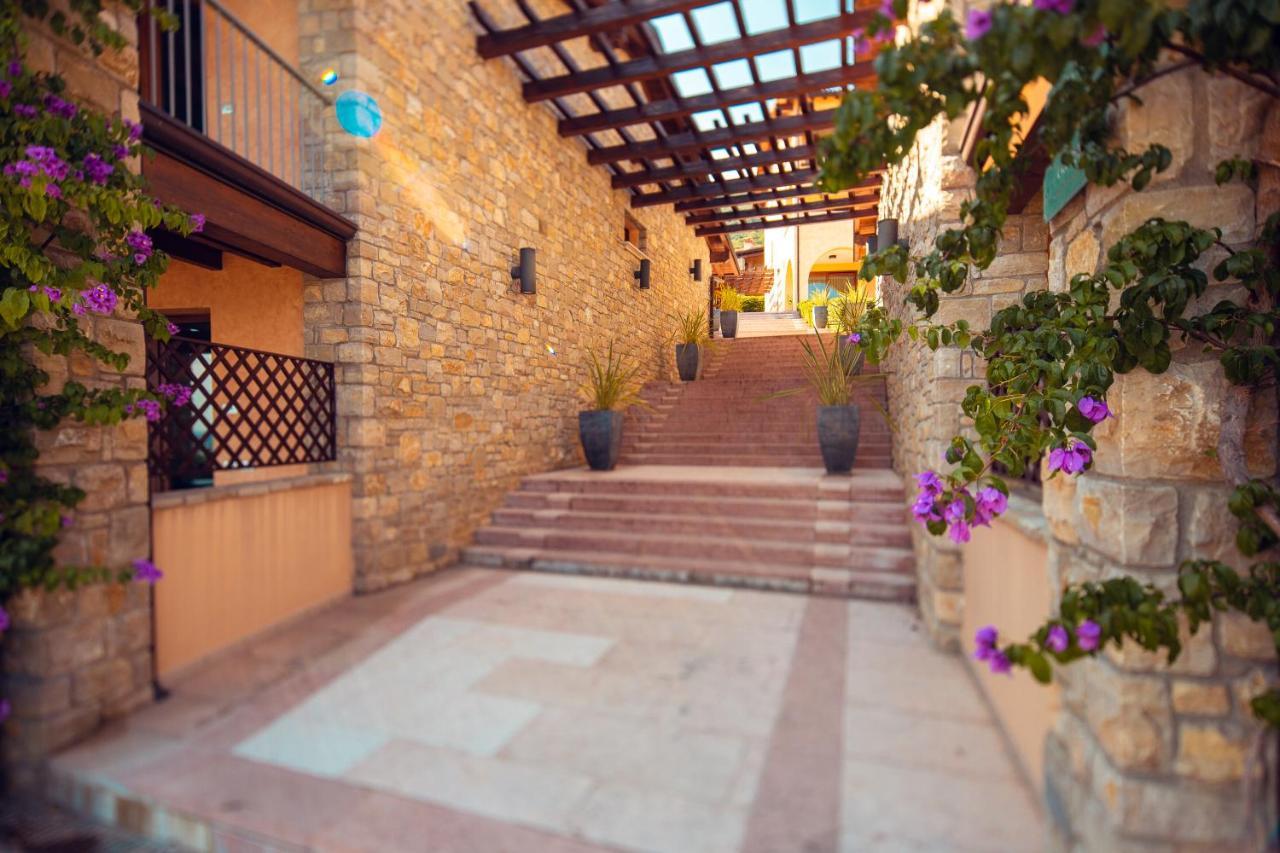 Domina Borgo Degli Ulivi - Garda Lake Gardone Riviera Exterior photo
